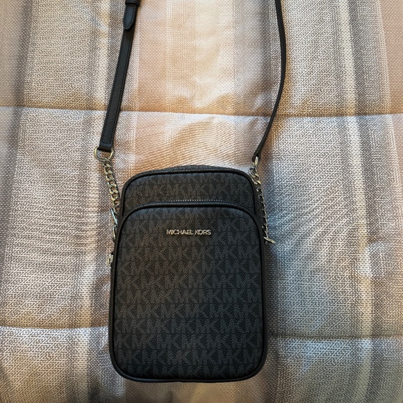 Michael Kors Crossbody - Picture 1 of 3